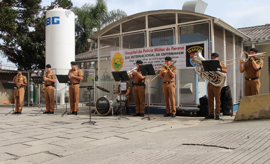 Banda de Música da PM faz homenagem para enfermeiros do Hospital da PM no Dia Internacional da Enfermagem