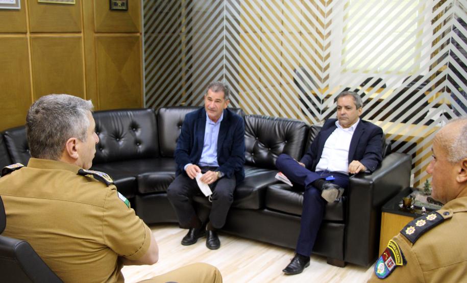 Comandante-Geral da PM recebe com Prefeito e Secretário de Esporte e Lazer de São José dos Pinhais em Curitiba