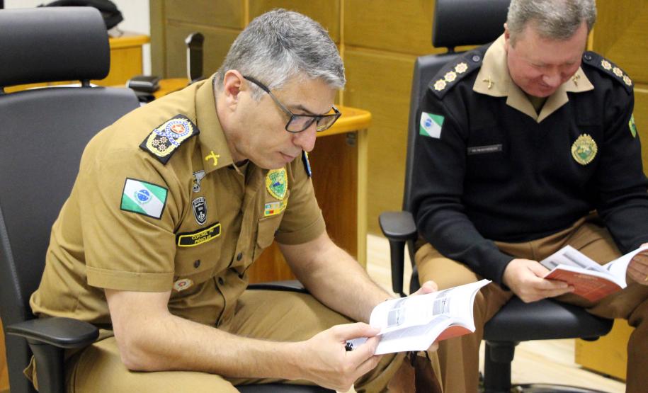 Comandante-Geral da PM recebe com Prefeito e Secretário de Esporte e Lazer de São José dos Pinhais em Curitiba