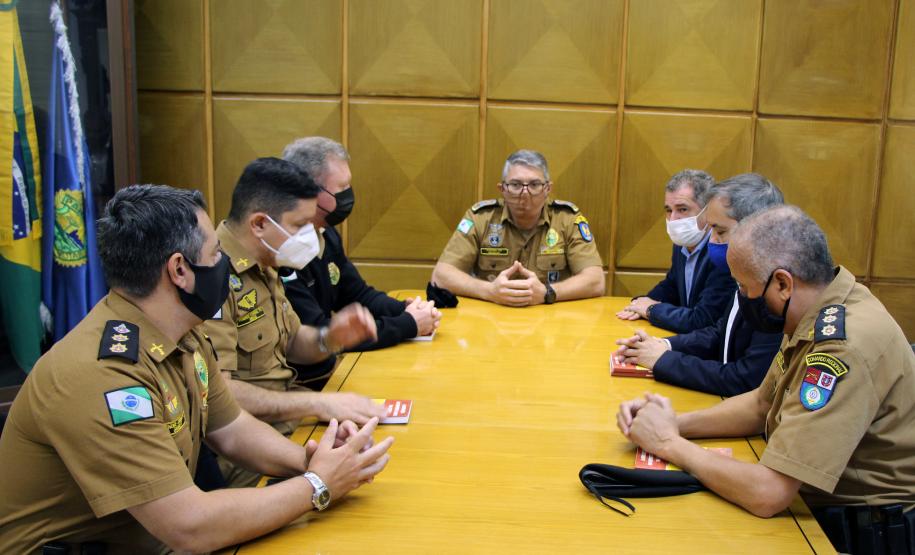Comandante-Geral da PM recebe com Prefeito e Secretário de Esporte e Lazer de São José dos Pinhais em Curitiba