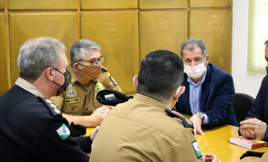Comandante-Geral da PM recebe com Prefeito e Secretário de Esporte e Lazer de São José dos Pinhais em Curitiba