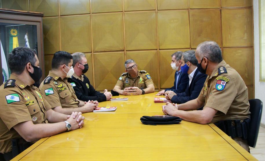 Comandante-Geral da PM recebe com Prefeito e Secretário de Esporte e Lazer de São José dos Pinhais em Curitiba