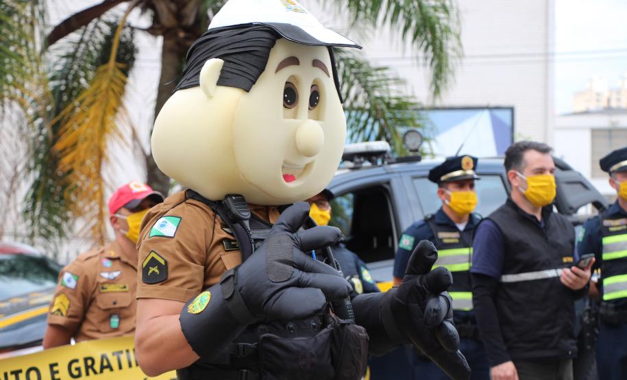 Órgãos envolvidos com o Maio Amarelo homenageiam profissionais da saúde de 12 hospitais de Curitiba