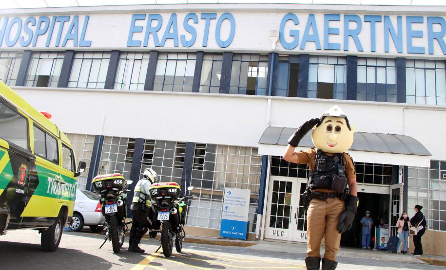 Órgãos envolvidos com o Maio Amarelo homenageiam profissionais da saúde de 12 hospitais de Curitiba