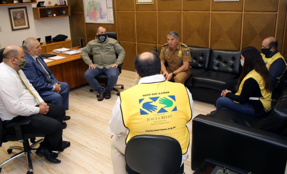 Comandante-Geral da PM recebe doação de 500 máscaras para serem distribuídas à tropa