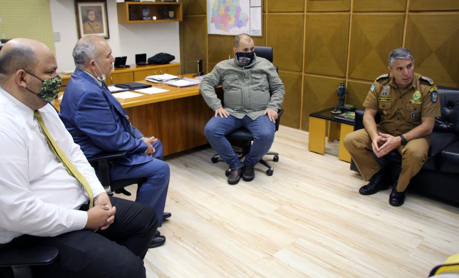 Comandante-Geral da PM recebe doação de 500 máscaras para serem distribuídas à tropa