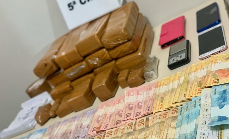Em Cianorte (PR), PM prende casal e apreende mais de nove quilos de maconha após denúncias