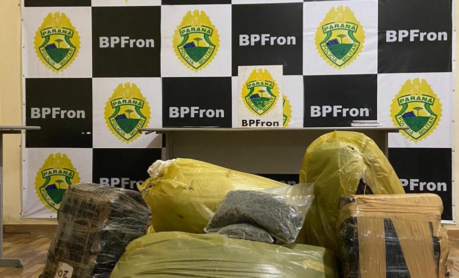 BPFron apreende 117 quilos de maconha e U$ 50 mil em notas no Oeste do estado