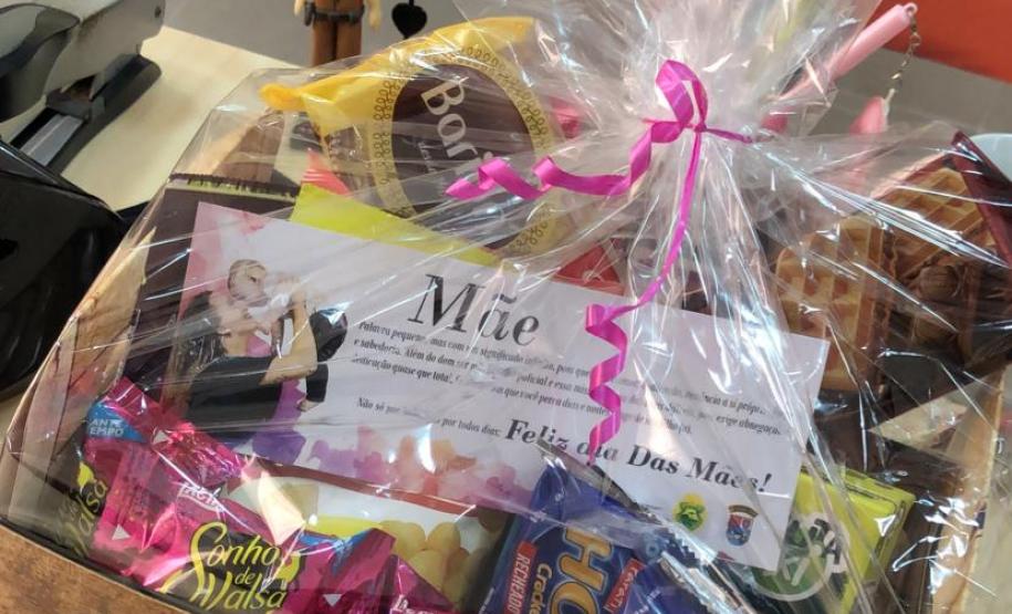 Unidade da PM de Cianorte (PR) homenageia policiais e mães da unidade com cestas de café da manhã