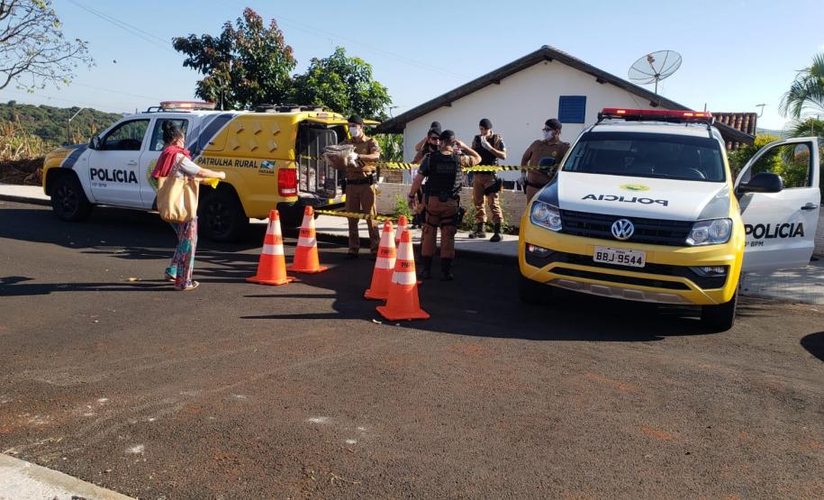 Parceria da PM com empresas privadas resulta na arrecadação de uma tonelada de ração para ser doada a comunidades carentes no Norte do estado