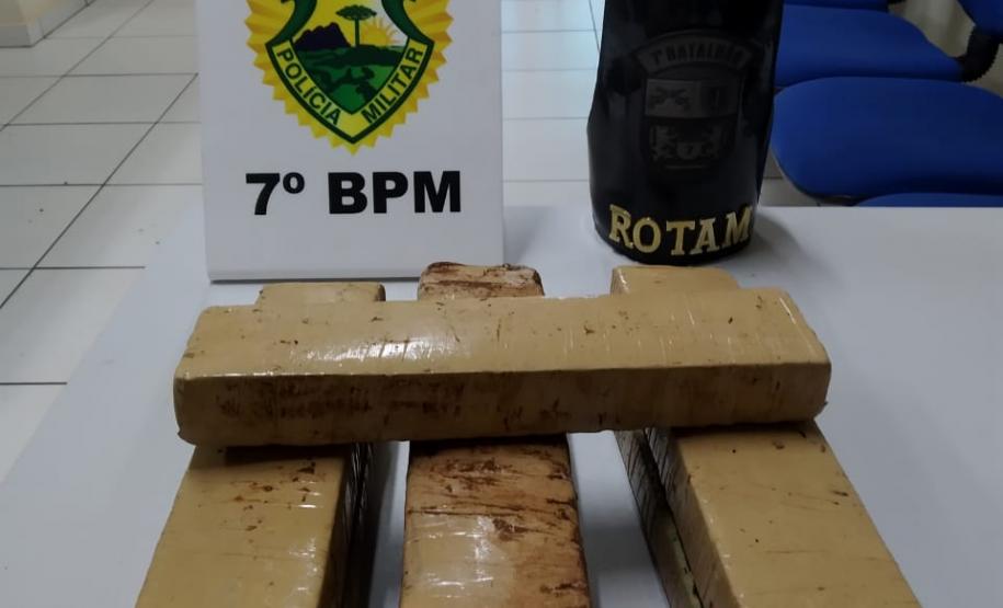 Em ações distintas, PM apreende cerca de 600 caixas de cigarros contrabandeados e prende cinco pessoas no Noroeste do Paraná