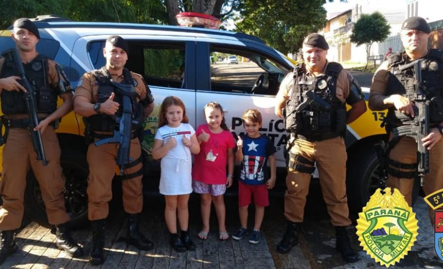 Equipe ROTAM visita admirador da PM no dia do aniversário em Londrina (PR)