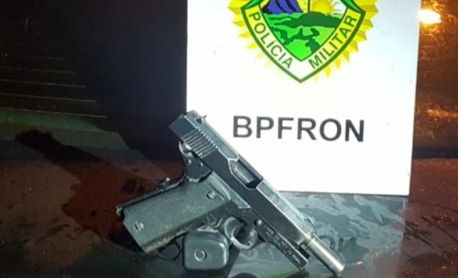 BPFron prende seis pessoas e apreende mais de 800 celulares e 83 garrafas de vinhos contrabandeados no Oeste do estado