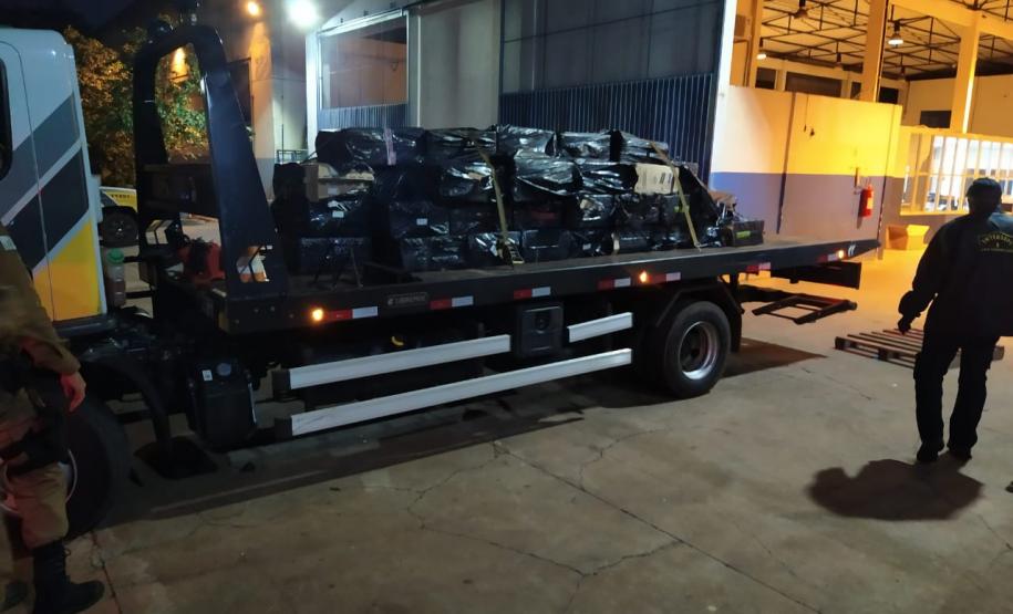 PM de Foz do Iguaçu (PR) apreende cerca de 2400 pacotes de cigarros contrabandeados do Paraguai em porto clandestino