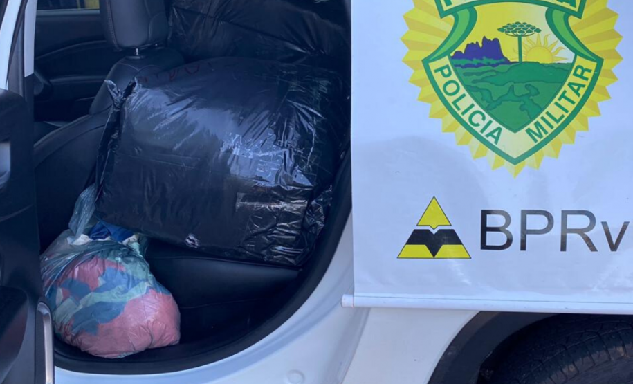Carro com roupas sem documentação fiscal é apreendido pelo BPRv no Noroeste do estado