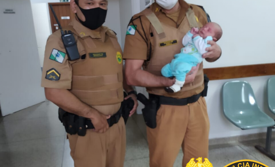 Policiais militares salvam vida de bebê de 15 dias engasgado em Cianorte (PR)