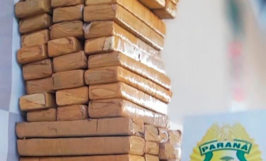 Em ações separadas, 4º Batalhão apreende drogas e arma de fogo em Maringá, no Noroeste do estado