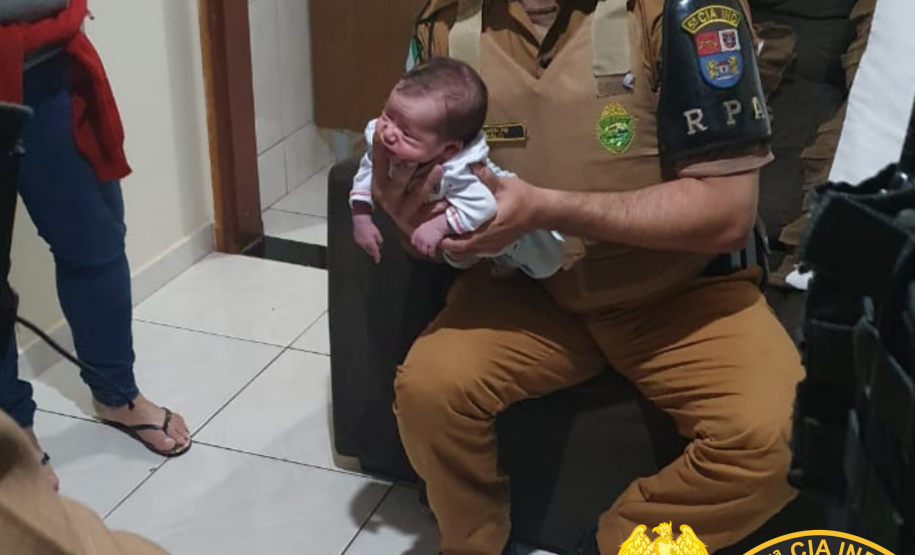 Policiais da 5ª Companhia salvam vida de bebê engasgado em Cianorte (PR)