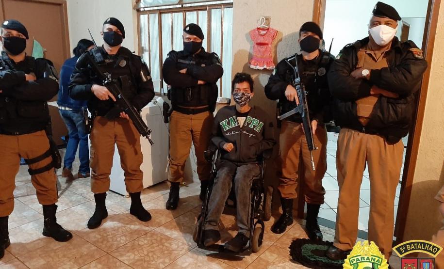 Fã da Polícia Militar recebe visita surpresa da equipe no dia do seu aniversário em Londrina (PR)