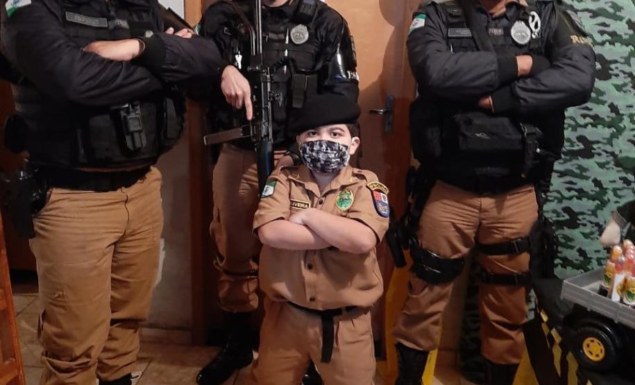 Fã da Polícia Militar recebe visita surpresa da equipe no dia do seu aniversário em Londrina (PR)