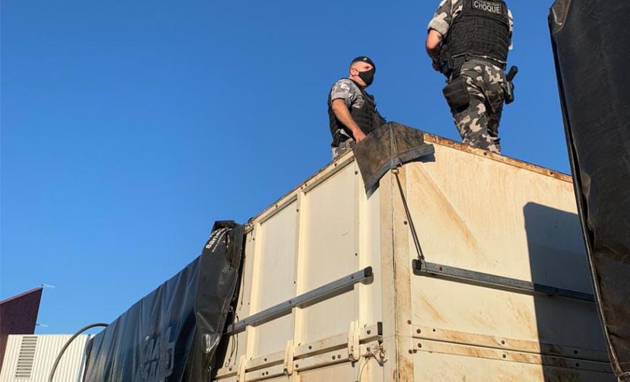 Carreta com seis toneladas de maconha é apreendida pela PM em Maringá