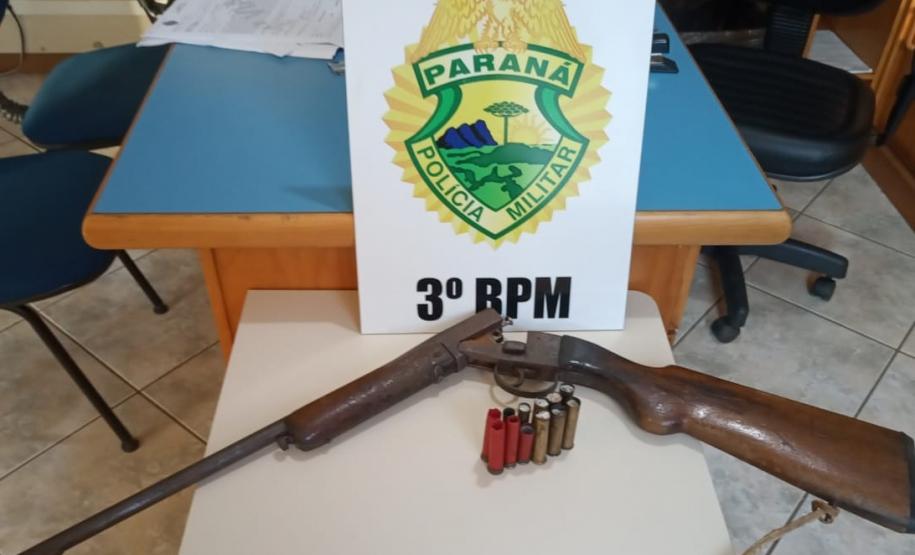 PM prende três pessoas e apreende espingarda e motocicleta no Sudoeste do estado