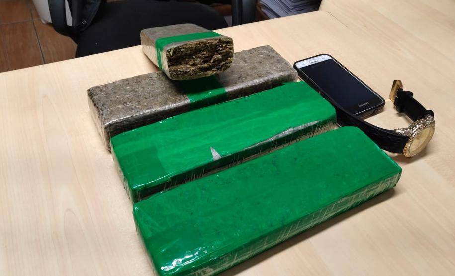 Homem tenta dispensar maconha, mas acaba preso pela PM em São José dos Pinhais, na RMC