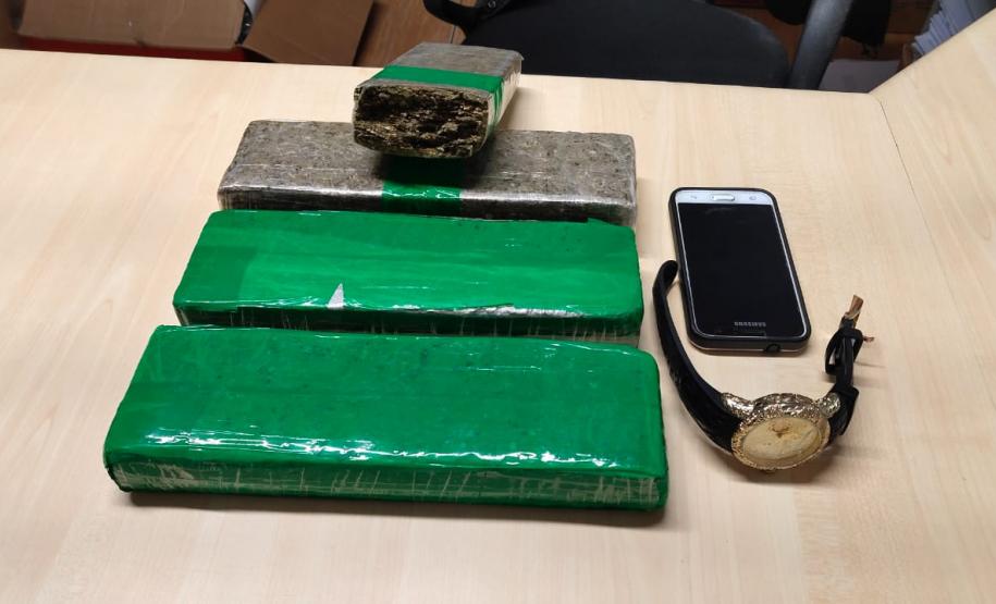 Homem tenta dispensar maconha, mas acaba preso pela PM em São José dos Pinhais, na RMC