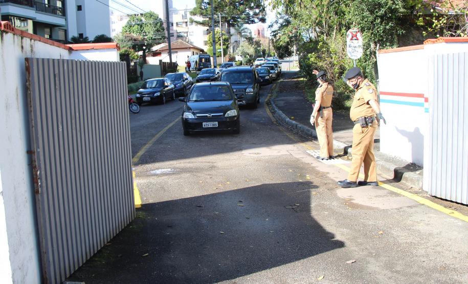 Colégio da PM arrecada 1,5 tonelada de alimentos em Drive Thru Solidário na Capital do estado