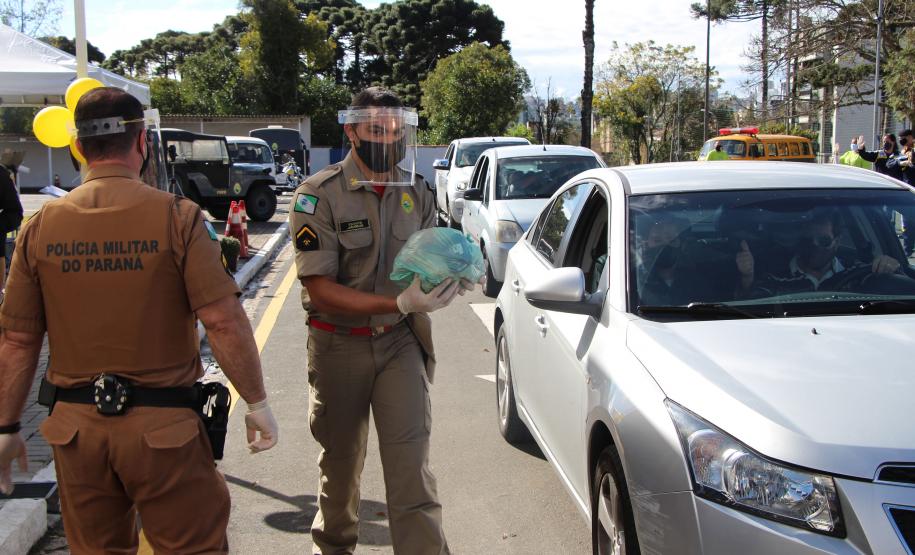 Colégio da PM arrecada 1,5 tonelada de alimentos em Drive Thru Solidário na Capital do estado