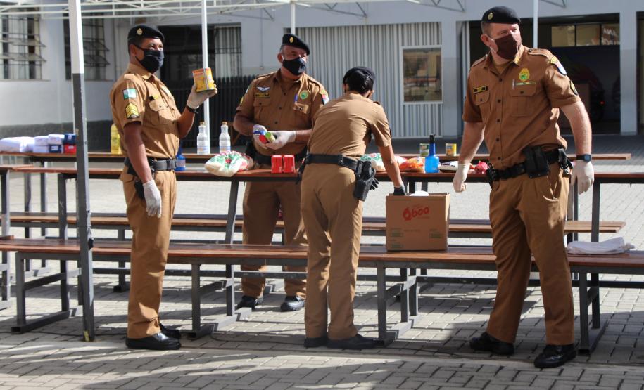 Colégio da PM arrecada 1,5 tonelada de alimentos em Drive Thru Solidário na Capital do estado