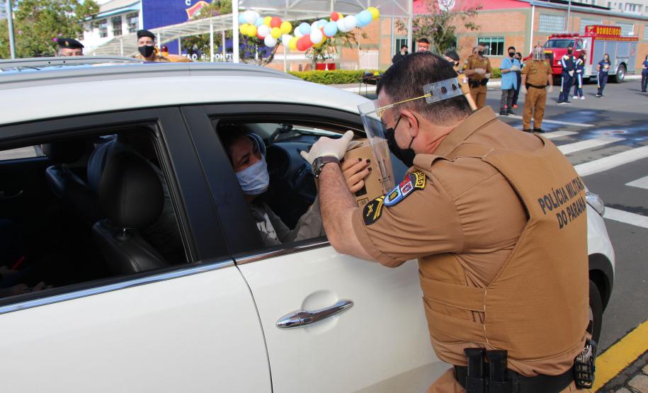 Colégio da PM arrecada 1,5 tonelada de alimentos em Drive Thru Solidário na Capital do estado