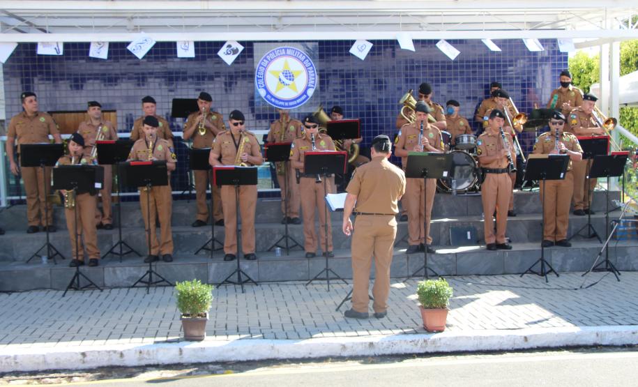 Colégio da PM arrecada 1,5 tonelada de alimentos em Drive Thru Solidário na Capital do estado