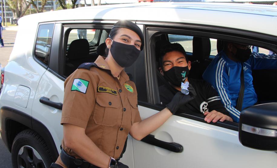 Colégio da PM arrecada 1,5 tonelada de alimentos em Drive Thru Solidário na Capital do estado