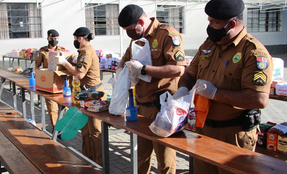 Colégio da PM arrecada 1,5 tonelada de alimentos em Drive Thru Solidário na Capital do estado