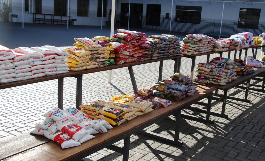 Colégio da PM arrecada 1,5 tonelada de alimentos em Drive Thru Solidário na Capital do estado