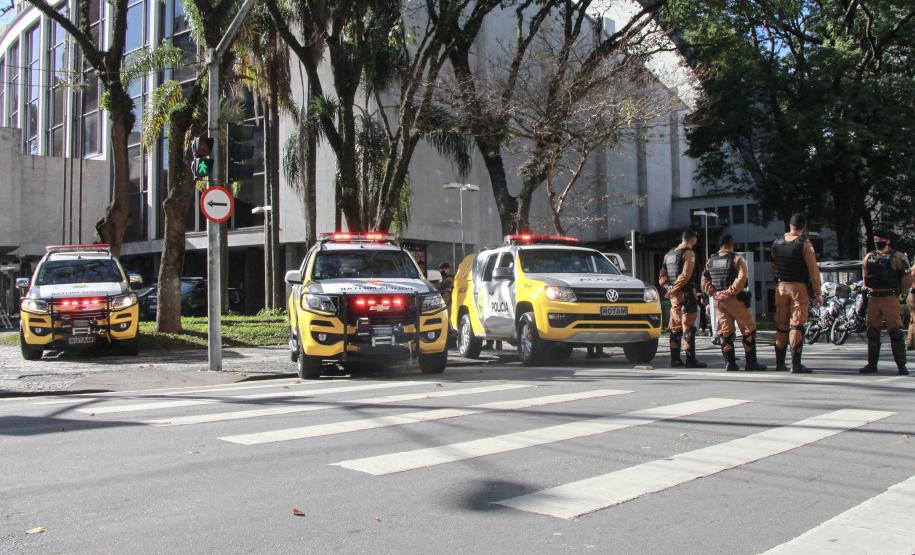 Manifestação Praça Santos Andrade e Palácio Iguaçu