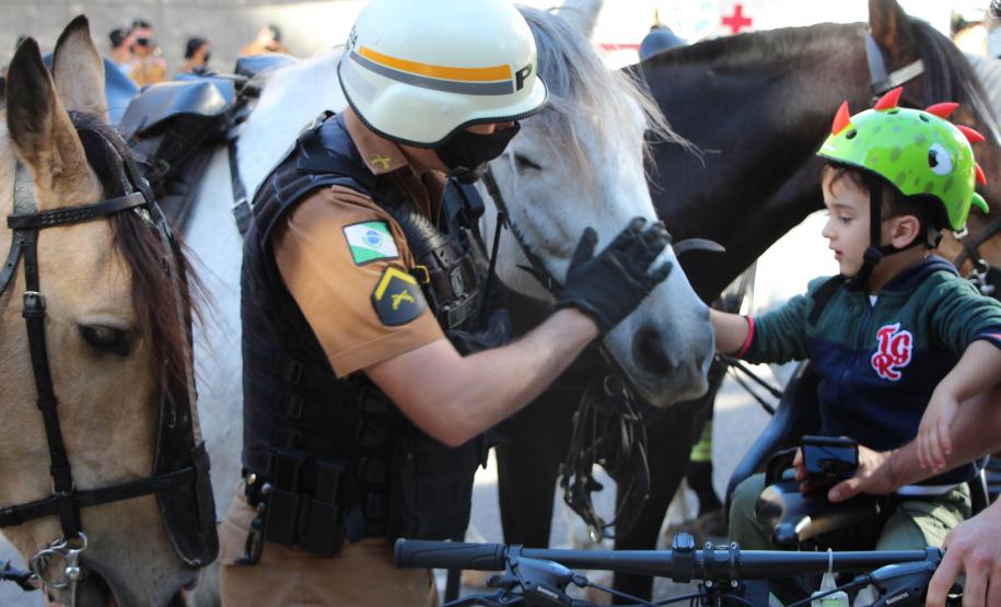 Manifestação Praça Santos Andrade e Palácio Iguaçu