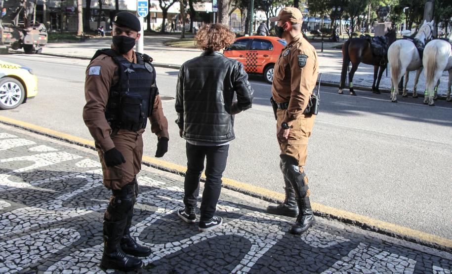 Manifestação Praça Santos Andrade e Palácio Iguaçu