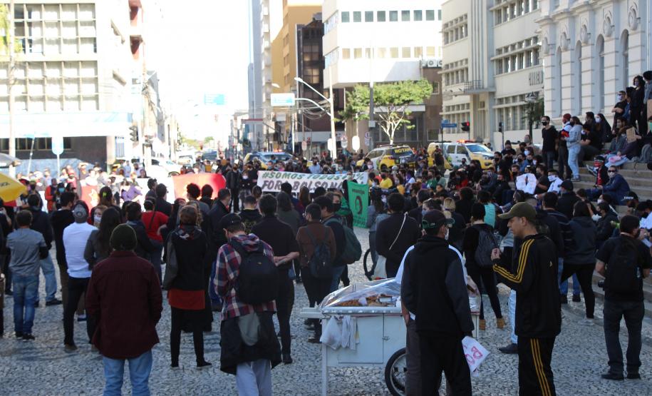 Manifestação Praça Santos Andrade e Palácio Iguaçu