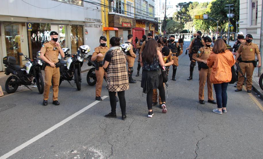 Manifestação Praça Santos Andrade e Palácio Iguaçu