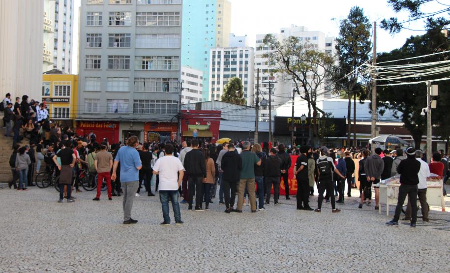 Manifestação Praça Santos Andrade e Palácio Iguaçu