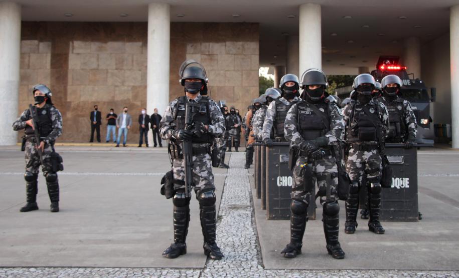 Manifestação Praça Santos Andrade e Palácio Iguaçu