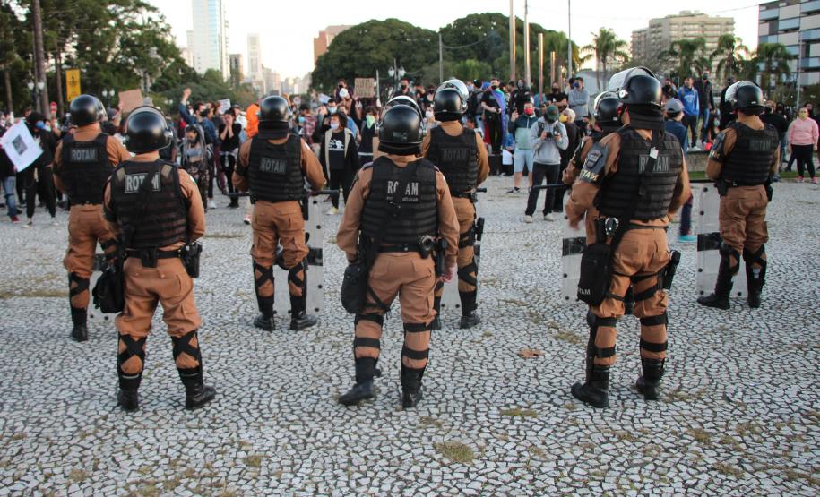 Manifestação Praça Santos Andrade e Palácio Iguaçu