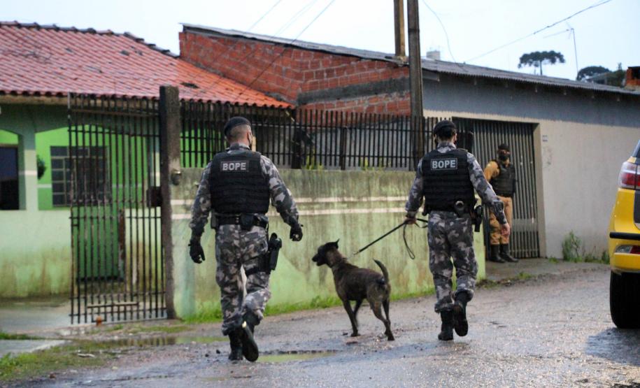 PM cumpre 16 mandados de Busca e Apreensão e apreende mais de R$ 33 mil com a operação Reservada, na RMC