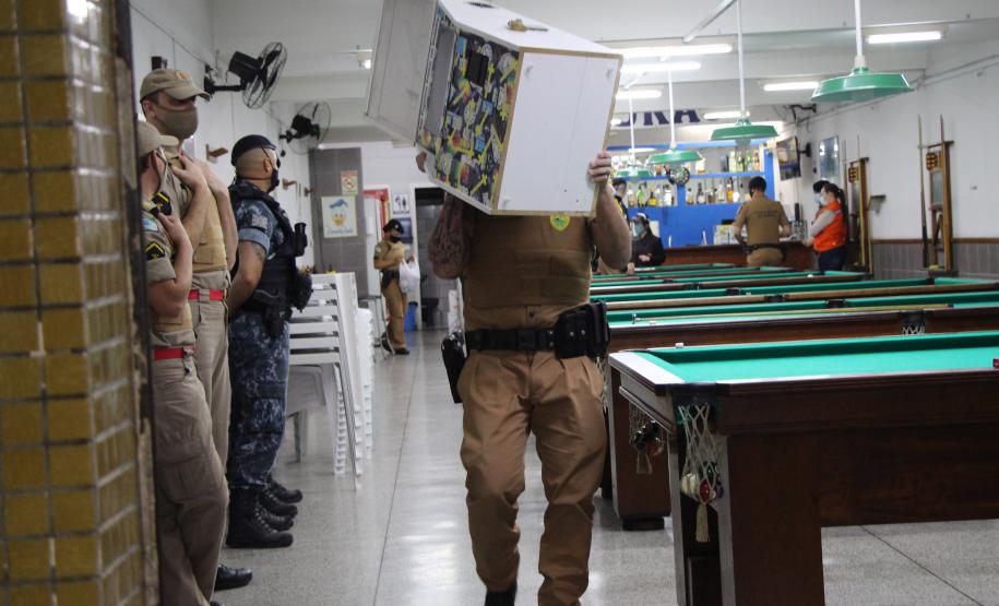 AIFU intensifica fiscalização e fecha dois bares que estavam com aglomeração de pessoas na Capital