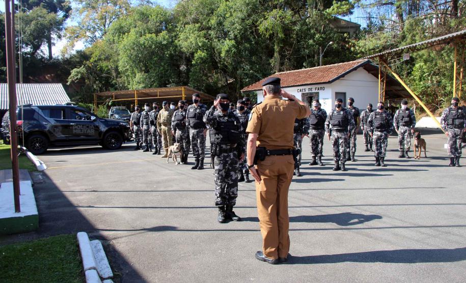 BOPE recebe máscaras de tecido doadas por entidade de proteção animal em Curitiba