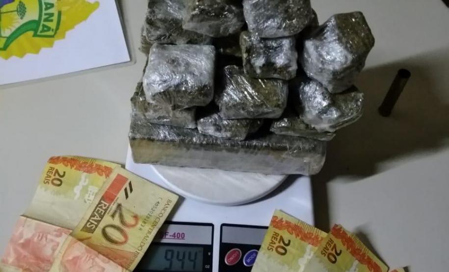 Denúncia leva policiais militares a apreender mudas e maconha pronta para a venda em Tijucas do Sul, na RMC