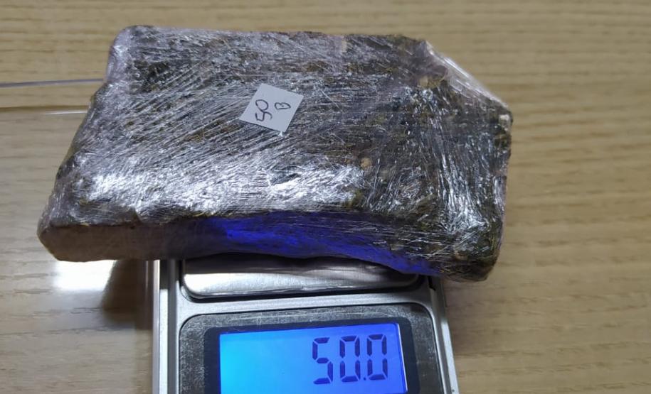 No Sudeste do estado, PM apreende 33 porções de drogas e uma arma de fogo em situações distintas