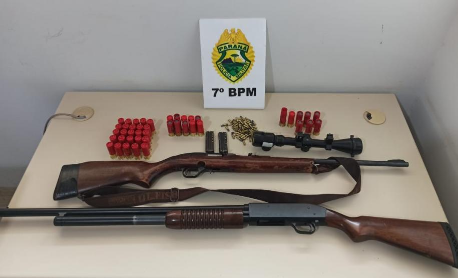 Em ações distintas, policiais militares apreendem armas de fogo, cigarros contrabandeados e recuperam um veículo roubado, no Noroeste do Paraná